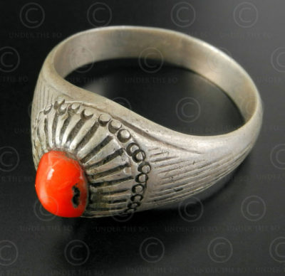 Bague corail rouge et argent R282A. Culture Asie centrale.