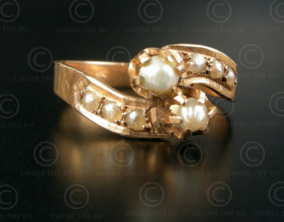 Bague or perles R267. Bague en or 18 carats sertie de huit perles de Bassorah. T