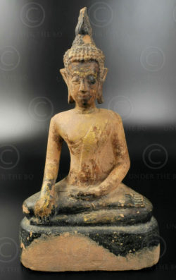 Bouddha Phayao pierre T328. Style du Lanna, province de Phayao, Thaïlande du nor