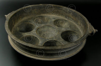 Bronze cooking dish IN569. South India.