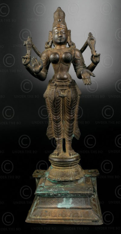 Bronze standing Parvati 16P1. Tamil Nadu, Southern India.