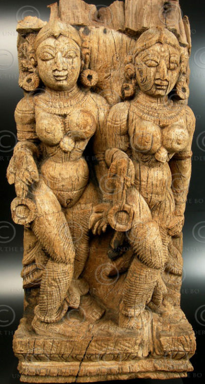 Celestial female dancers 08DD3. Two celestial nayikas carved on a single temple