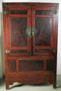 Chinese armoire CH34A Elmwood. China. 19th-early 20th cent.