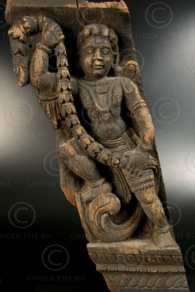 Corbeau sculpture ange 08LN7.Tamil Nadu, Inde du sud.