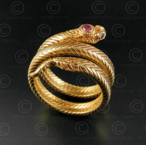 Gold snake ring R298. Northern India.