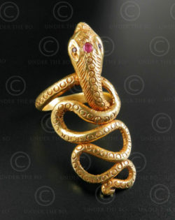 Gold snake ring R299. Northern India.