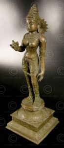 Bronze standing Sivagami 09KB4B. Chola period style. Tamil Nadu, Southern India.