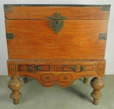 Indian Dutch chest IN87. Cochin area, Kerala, southern India.