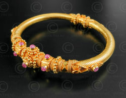 Gold bracelet B194. Southern India.