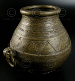 Orissa bronze pot IN593A. Orissa, eastern India. 19th century.