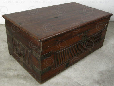 Rosewood box H35Q-00, Chettiar cash box, Tamil Nadu.