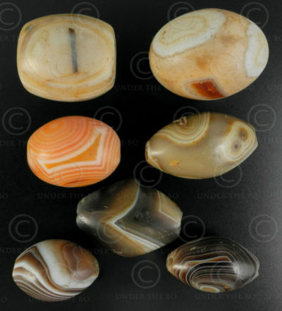 Suleimani agates beads 13SH30A. Lot of seven banded agates. Bactria, Northern Af