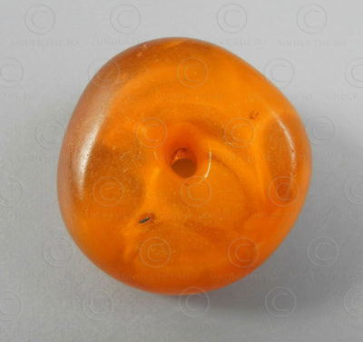 Tibetan amber bead BD214E. India from the Tibetan community.