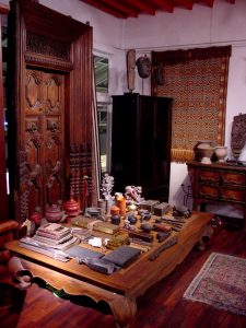 Under the Bo - Asian Antiques and Arts, Night Bazaar's Gallery in Chiang Mai, Thailand