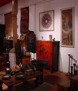 Under the Bo - Asian Antiques and Arts, Night Bazaar's Gallery in Chiang Mai, Thailand