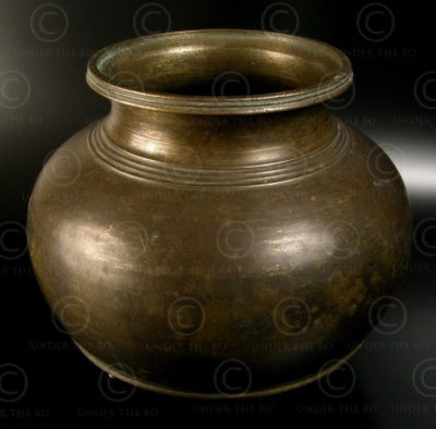 Pot de temple en bronze IN657. Inde.