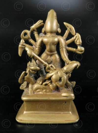 Durga bronze 16N47. Etat du Maharashtra, Inde du sud.