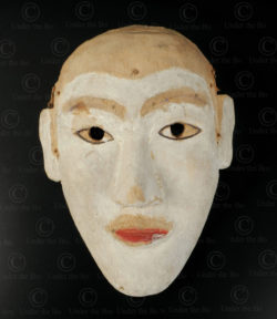 Masque blanc bidayuh BO257E. Culture dayak bidayuh, Sarawak, île de Bornéo.