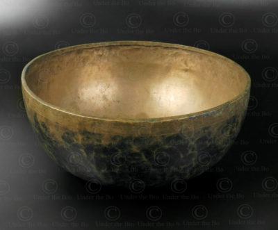Tibetan singing bowl NE40A. Sourced in Nepal, possibly cast in Bengal.
