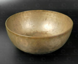 Tibetan singing bowl NE40B. Sourced in Nepal, possibly cast in Bengal.