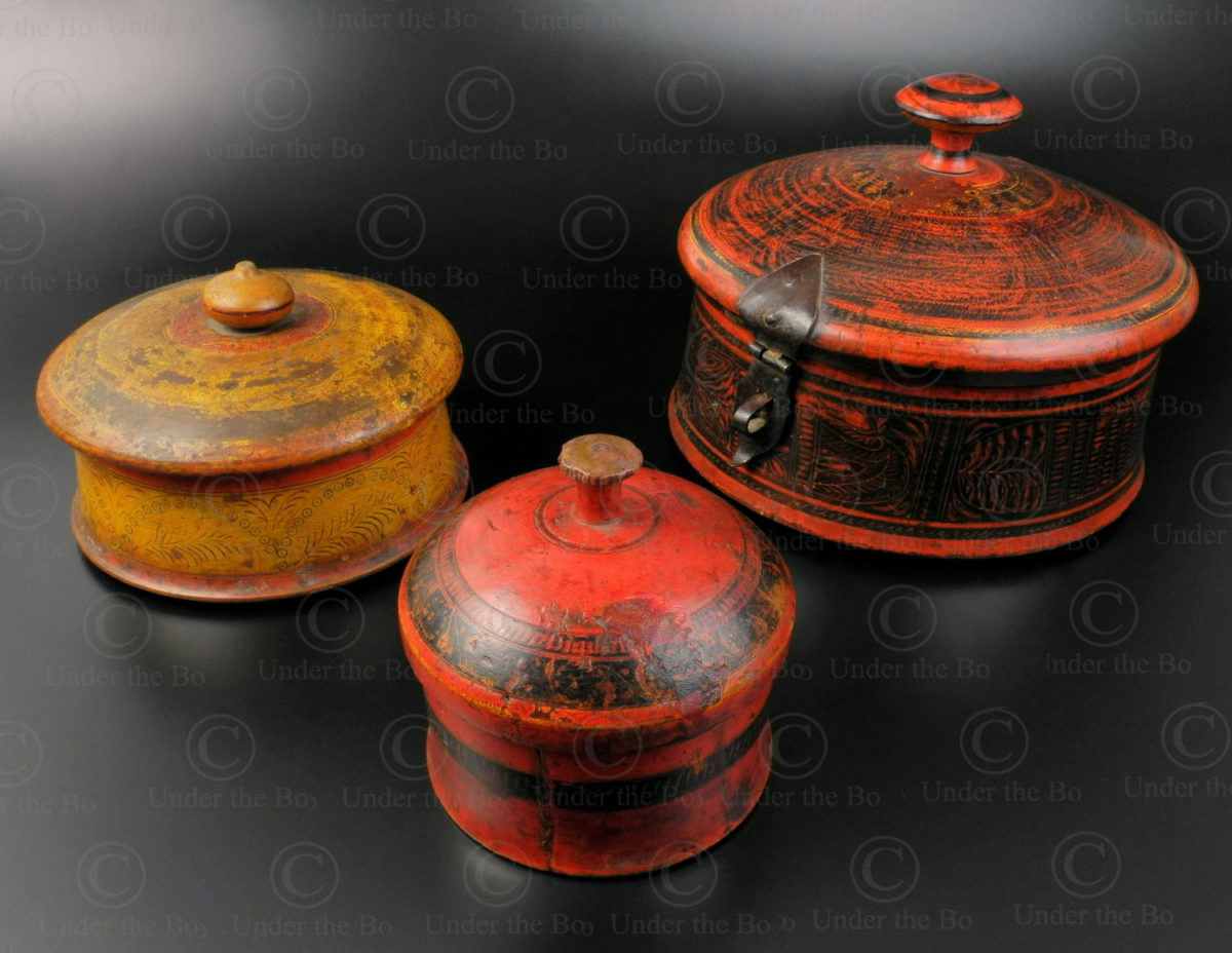 Punjab painted boxes PK233D. Punjab province, Pakistan.