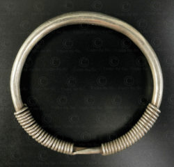 Bracelet hmong argent spiralé B229. Minorité Hmong, nord du Laos.