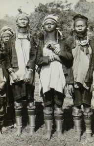 Parure femme girafe kayan Ya171. Birmanie de l'est.