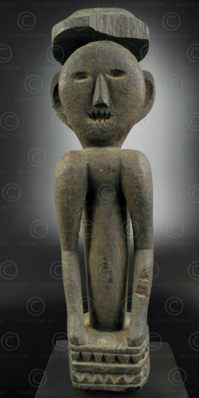 Borneo ricefield statue BO235. Iban Dayak tribe, Sarawak or West Kalimantan, Borneo island.