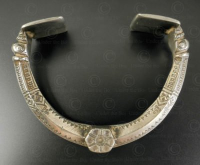 Bracelet argent tribal indien B240. Gujarat, Inde du nord-ouest.