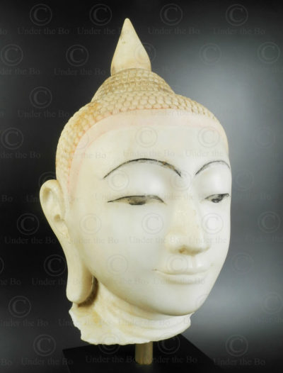 Tête de Bouddha en marbre BU574 .Style d'Ava, région de Mandalay, Birmanie du nord.