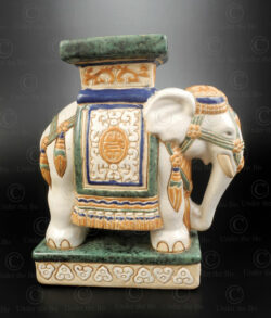 Socle céramique en forme d'éléphant T478. Thaïlande.