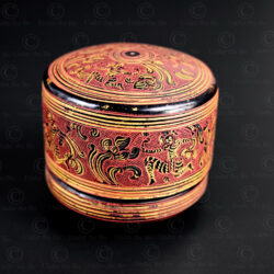 Small Burmese lacquer box BU439A. Burma.