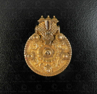 Karnataka gold pendant 23MJ4D. Karnataka state, Southern India.