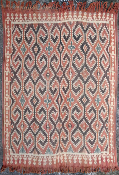 Couverture de cérémonie Toraja ID14. Culture Mangki ou Rongkong Toraja, région de Kalumpang, hauts plateaux du sud-ouest de Sulawesi, Indonésie. Fin du XXe siècle.