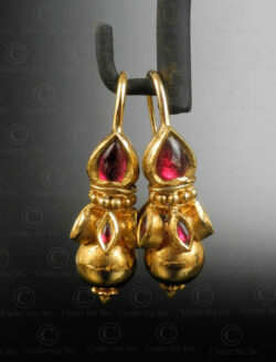 Boucles d'oreilles en or de Goa E222. Style traditionnel konkani. Etat de Goa, Inde du sud.