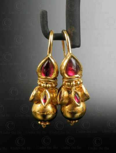 Goa gold earrings E222. Traditional Konkani style. Goa state, south India.