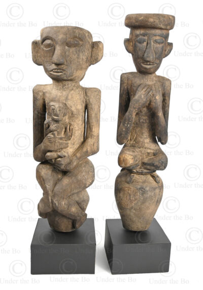Paire de statues dayak BO285. Culture tribale probable Ot Danum, Kalimantan de l'ouest, Bornéo indonésienne.