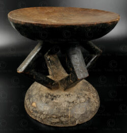 Tabouret du Zimbabwe 12OL17E. Culture tribale Tonga, vallée du Zambèze, Zimbabwe ou Zambie.