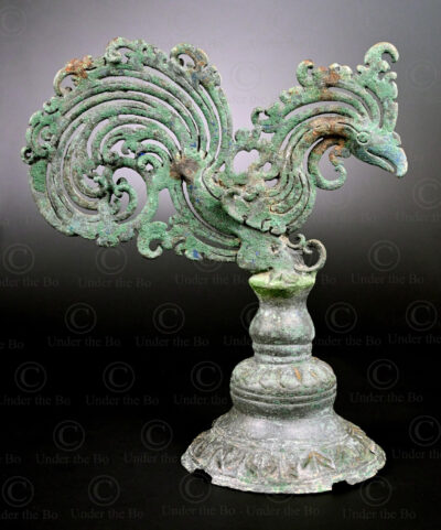 Poignée de miroir en bronze ID146. Empire de Majapahit, une thalassocratie hindou-bouddhique dAsie du Sud-Est, centrée sur lîle de Java. Circa XIIeXIVe siècle.